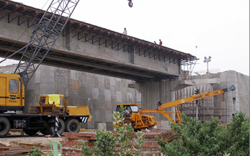 Staggered Abutement Reinforced Soil Retaining Wall  