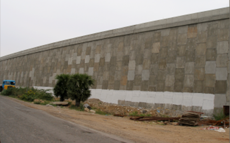 Staggered Abutement Reinforced Soil Retaining Wall  