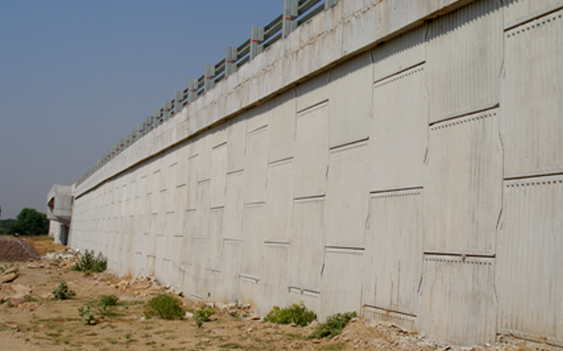 Art Work in Reinforced Soil Retaining Wall 